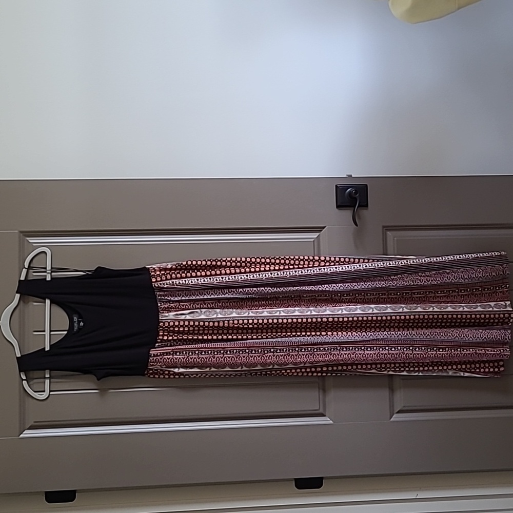 Rachel Zoe, pre-owned maxi dress. Size medium.